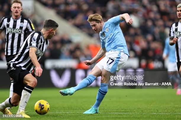 Kevin De Bruyne of Manchester City scores a goal to make it 2-2 during the Premier League match between Newcastle United and Manchester City at St....
