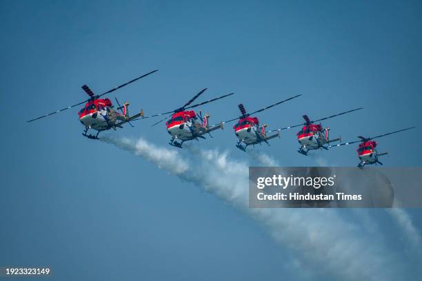 Halicoptar Tea 401 Indian Air Force Surya Kiran Aerobatic Team Stock Photos, High-Res ...