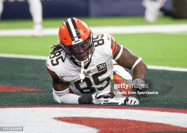 Cleveland Browns tight end David Njoku fails to complete a catch in the end zone in the third quarter during the AFC Wild Card game between the...