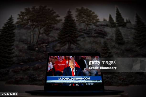 Trump Computer Computer Virtual Event Photos and Premium High Res Pictures - Getty Images