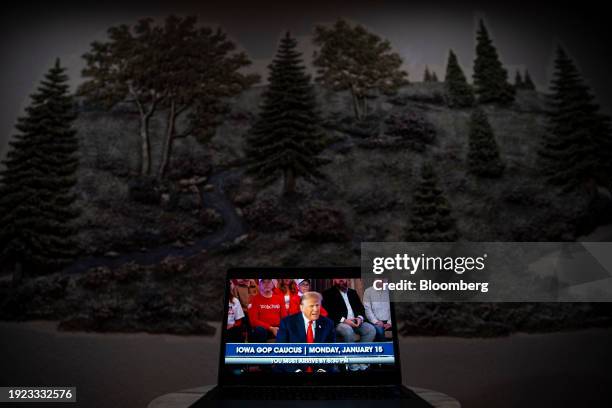 Trump Computer 1,162 Donald Trump Computer Stock Photos, High-Res Pictures, and Images ...