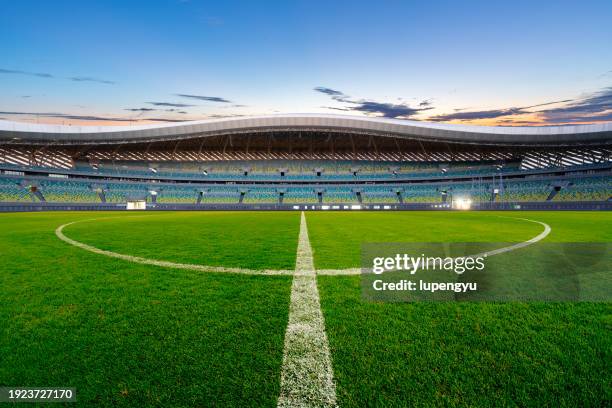 sport field - fußballmannschaft stock-fotos und bilder