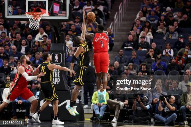 Zion Williamson of the New Orleans Pelicans shoots over Kevon Looney of the Golden State Warriors in the second half at Chase Center on January 10,...