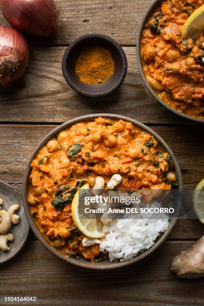 homemade chickpeas curry tomato sauce with carrots and rice - curry stock-fotos und bilder