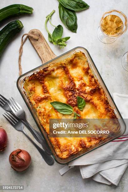 zucchini lasagna dish with basil and cheese - lasagna fotografías e imágenes de stock