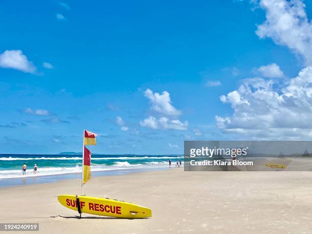 beach surf rescue australia - surf life saving stockfoto's en -beelden