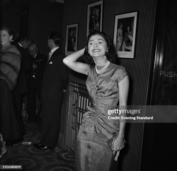 British actress Maureen Swanson attending a theatre event, April 17th 1957.