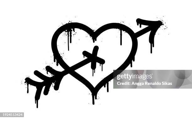 herzpfeil schwarzes graffiti sprühfarbe airbrush-symbol - krümel stock-grafiken, -clipart, -cartoons und -symbole