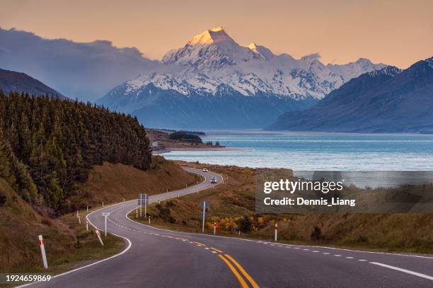 iconic mount cook landscape - lake pukaki stock pictures, royalty-free photos & images