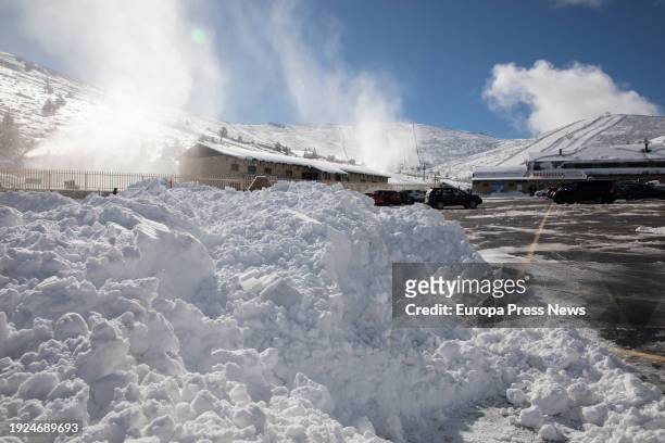 Snow at Valdesqui ski resort, on 11 January, 2024 in Rascafria, Madrid, Spain. Valdesqui ski resort opens today its slopes, with 2.5 kilometers...