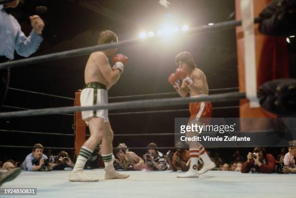 American actor Tony Danza in a boxing ring, lined with photographers, against an unspecified opponent, during a middleweight boxing bout, United...