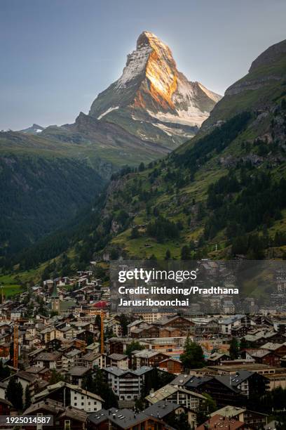 zermatt village with the view of matterhorn at sunset - matterhorn stock pictures, royalty-free photos & images