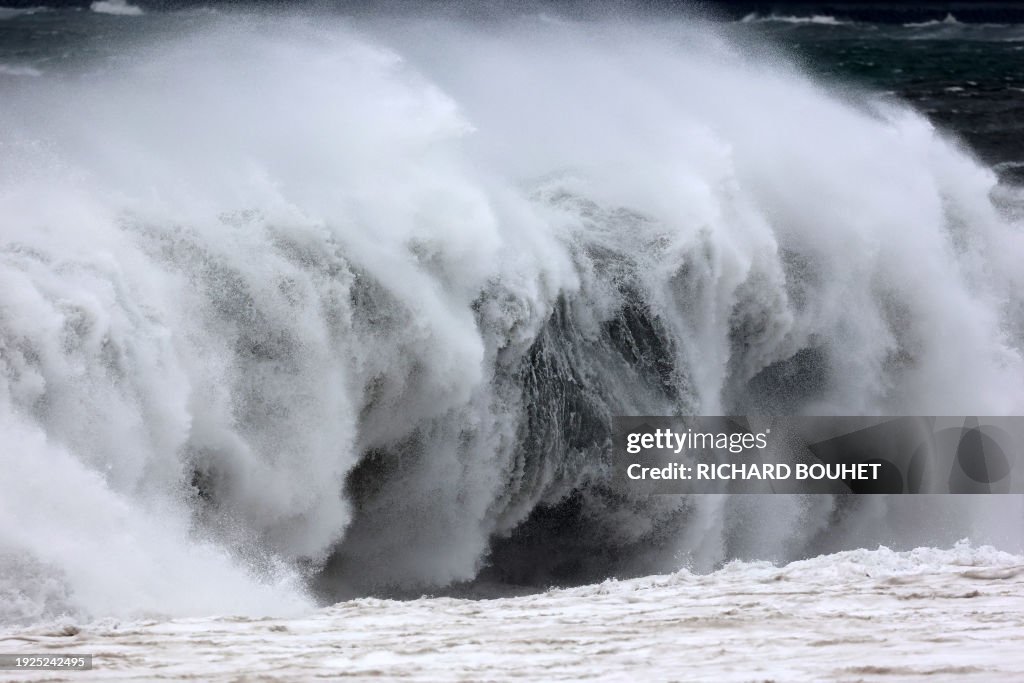 FRANCE-OVERSEAS-REUNION-WEATHER-CYCLONE
