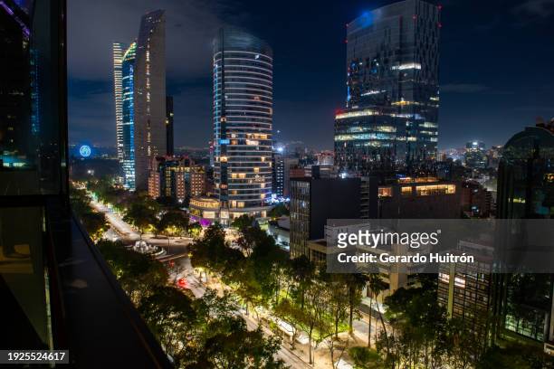 high night view of paseo de la reforma - mexico city at night stock pictures, royalty-free photos & images