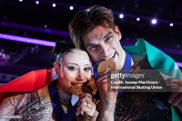 Lucrezia Beccari and Matteo Guarise of Italy pose in the Pairs medal ceremony during the ISU European Figure Skating Championships at Zalgirio Arena...