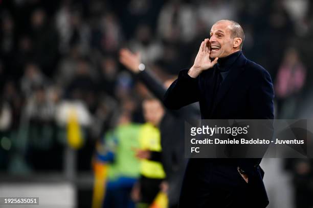Head coach of Juventus Massimiliano Allegri gives his team instructions during the Coppa Italia Quarter-Final match between Juventus FC and Frosinone...