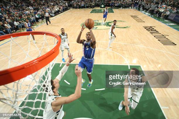 De'Aaron Fox of the Sacramento Kings shoots the ball during the game against the Milwaukee Bucks on January 14, 2024 at the Fiserv Forum Center in...