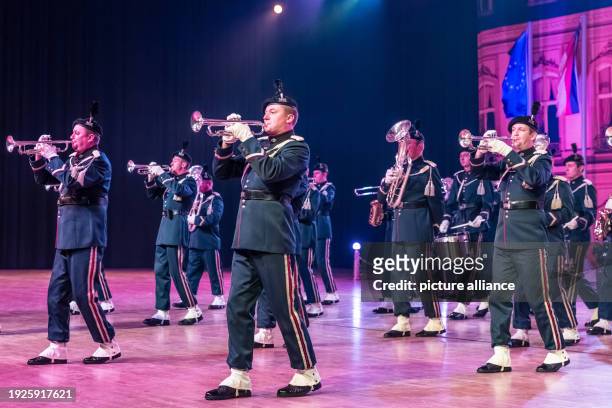 January 2024, Brandenburg, Cottbus: Door Vriendschap Sterk-Katwijk from the Netherlands performs at the music parade. 400 artists from seven nations...
