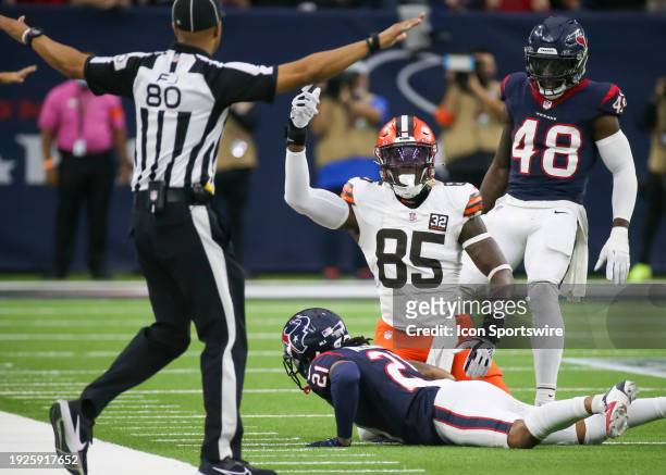 Cleveland Browns tight end David Njoku signals to field judge Greg Gautreaux that he was fouled in the in the second quarter during the AFC Wild Card...