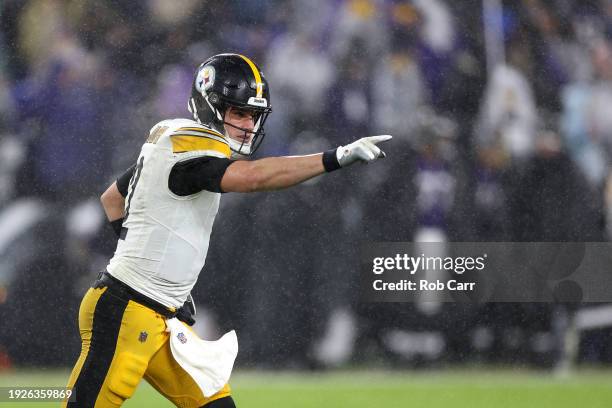Quarterback Mason Rudolph of the Pittsburgh Steelers celebrates after throwing a touchdown pass against the Baltimore Ravens at M&T Bank Stadium on...