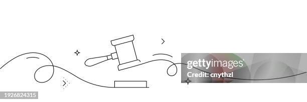 illustrations, cliparts, dessins animés et icônes de dessin au trait continu de l’icône de la vente aux enchères. illustration vectorielle de symbole dessiné à la main. - plaquette de vente aux enchères