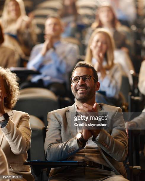 applauding on a seminar! - press conferences stockfoto's en -beelden