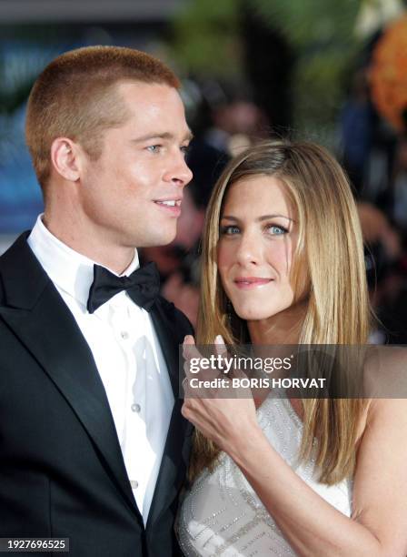 Actor Brad Pitt and his wife Jennifer Aniston arrive to attend the official projection of US director Wolfgang Petersen's film "Troy", 13 May 2004,...