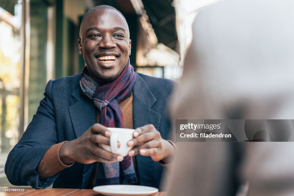 Rencontre en terrasse de café