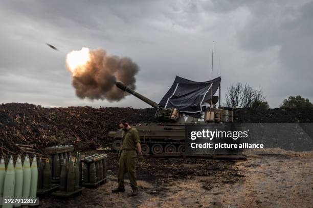 January 2024, Israel, ---: Israelis artillery soldiers fire a mobile howitzer in the north of Israel, near the border with Lebanon. Photo: Ilia...