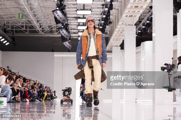 Model walks the runway at the Dsquared2 fashion show during the Milan Menswear Fall/Winter 2024-2025 on January 12, 2024 in Milan, Italy.