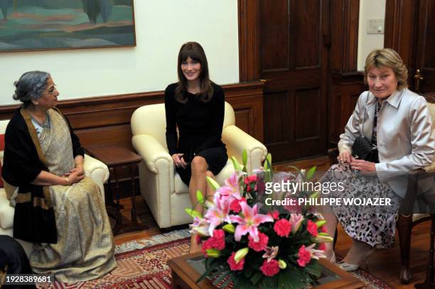 Indian Prime Minister Manmohan Singh's wife Gursharan Kaur , French First Lady Carla Bruni-Sarkozy and her mother Marisa Bruni-Tedeschi pose prior to...