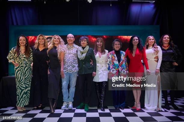 Gina Varela, Anette Cuburu, Lorena Herrera, Gabriel Varela, Patricia Reyes Spíndola, Laura Flores, Nora Velásquez, Lourdes Munguia, Aylin Mujica and...