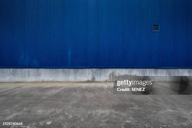 empty studio background - striped wall stock pictures, royalty-free photos & images