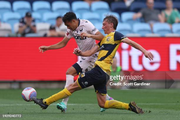 Jacob Farrell of the Mariners defends the ball from Nishan Velupillay of Melbourne Victory during the A-League Men round 12 match between Central...