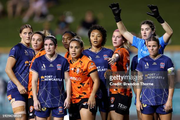 Roar and Jets players prepare for a corner during the A-League Women round 12 match between Brisbane Roar and Newcastle Jets at Leichhardt Oval, on...