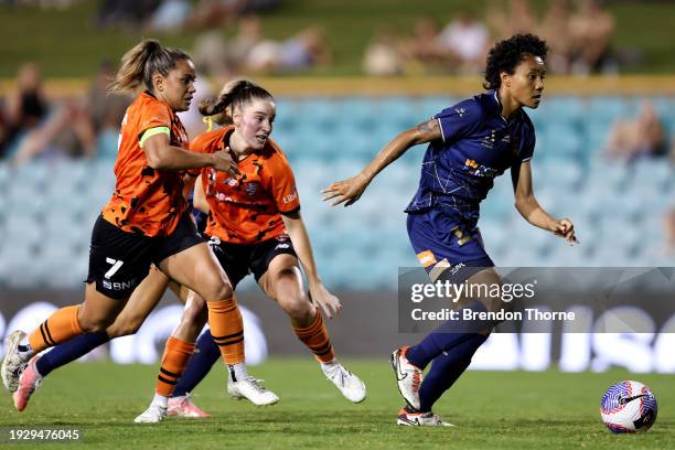 Sarina Bolden of the Jets shoots for goal during the A-League Women round 12 match between Brisbane Roar and Newcastle Jets at Leichhardt Oval, on...