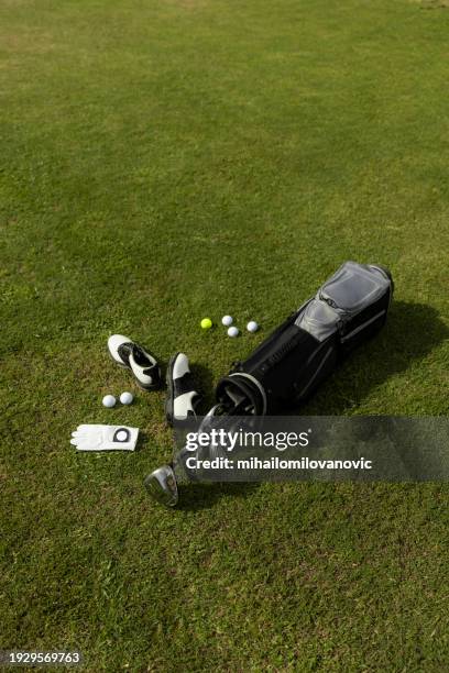 el equipo de golf - bolsa de golf fotografías e imágenes de stock