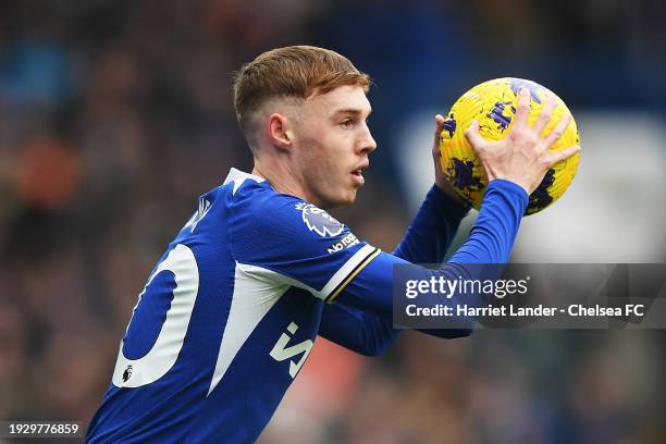 Cole Palmer of Chelsea takes their sides throw in during the Premier League match between Chelsea FC and Fulham FC at Stamford Bridge on January 13,...