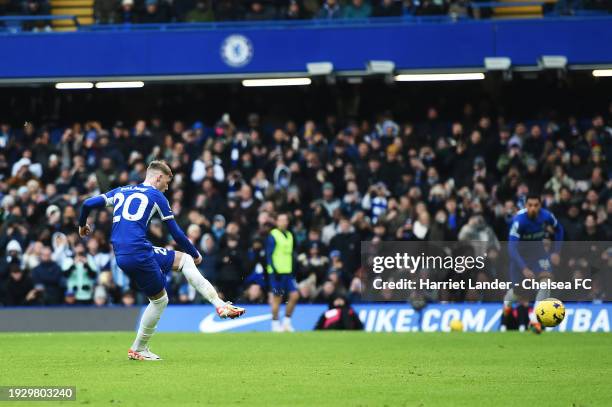 Cole Palmer of Chelsea scores their sides first goal from the penalty spot during the Premier League match between Chelsea FC and Fulham FC at...