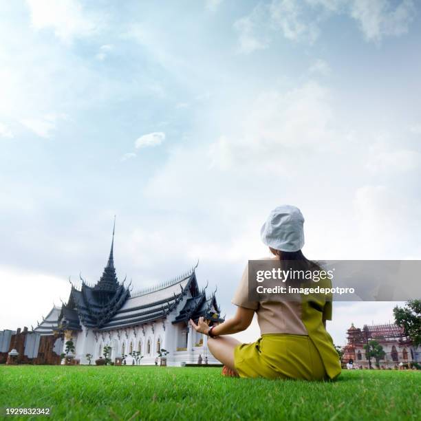 575 Traditional Yoga Clothing Stock Photos, High-Res Pictures, and Images -  Getty Images