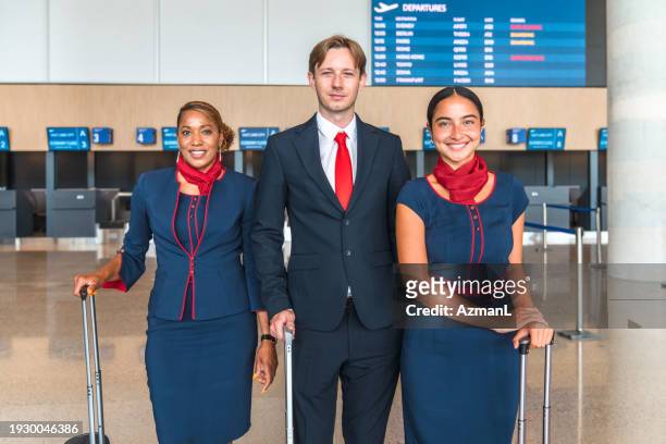diverse air crew at the airport lobby - air stewardess stockfoto's en -beelden