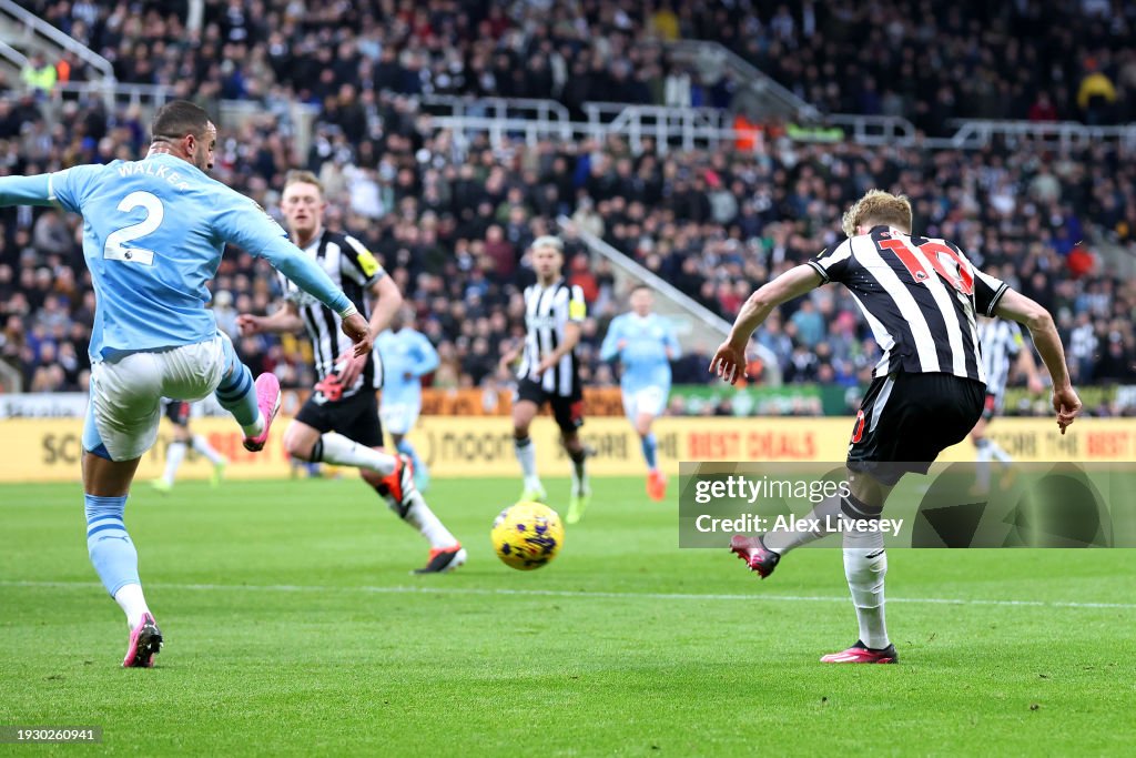 Anthony Gordon of Newcastle United scores his team's second goal ...