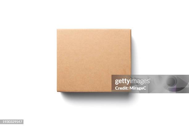 brown cardboard box isolated on white - embalagem cartonada imagens e fotografias de stock