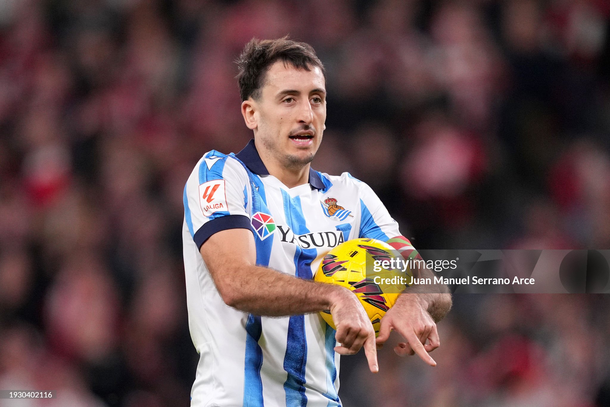BILBAO, SPAIN - JANUARY 13: Mikel Oyarzabal of Real Sociedad celebrates scoring his team's first goal during the LaLiga EA Sports match between Athletic Bilbao and Real Sociedad at Estadio de San Mames on January 13, 2024 in Bilbao, Spain. (Photo by Juan Manuel Serrano Arce/Getty Images)