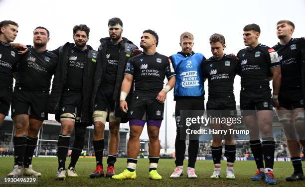 Sione Tuipulotu of Glasgow Warriors speaks to their side following defeat in the Investec Champions Cup match between Exeter Chiefs and Glasgow...