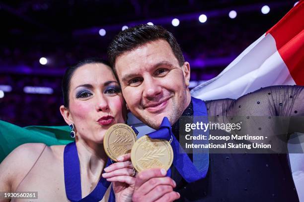 Charlene Guignard and Marco Fabbri of Italy pose in the Ice Dance medal ceremony during the ISU European Figure Skating Championships at Zalgirio...