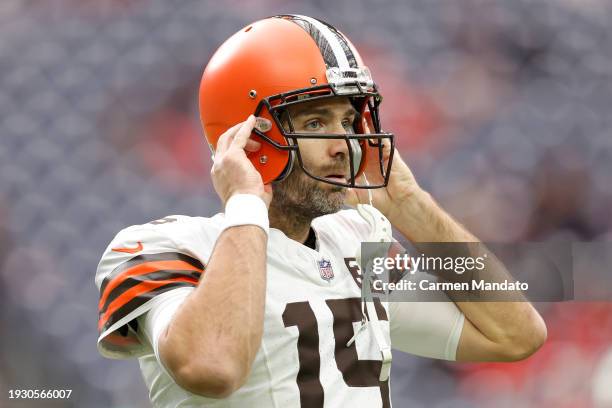 Joe Flacco of the Cleveland Browns warms up prior to the AFC Wild Card Playoffs against the Houston Texans at NRG Stadium on January 13, 2024 in...