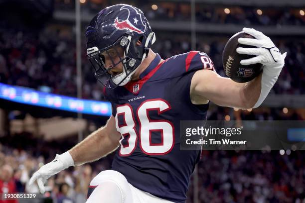 Dalton Schultz of the Houston Texans celebrates after scoring a 37 yard touchdown against the Cleveland Browns during the second quarter in the AFC...