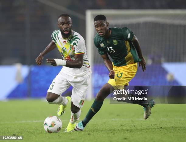 Lassine Sinayoko of Mali is pressured by Sphephelo Sithole of South Africa during the TotalEnergies CAF Africa Cup of Nations group stage match...