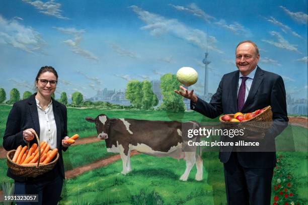 January 2024, Berlin: Farmers' President Joachim Rukwied and Lea Fliess, Managing Director of Forum Moderne Landwirtschaft, stand next to each other...